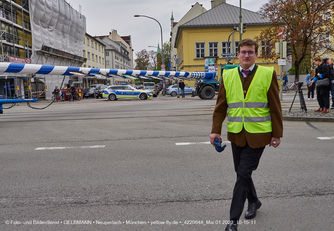 01.05.2023 - Maibaumaufstellung in Berg am Laim